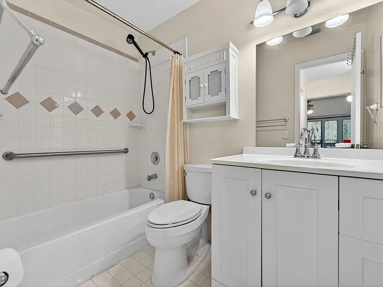 889 Hamilton Dr #889D — Photo 6