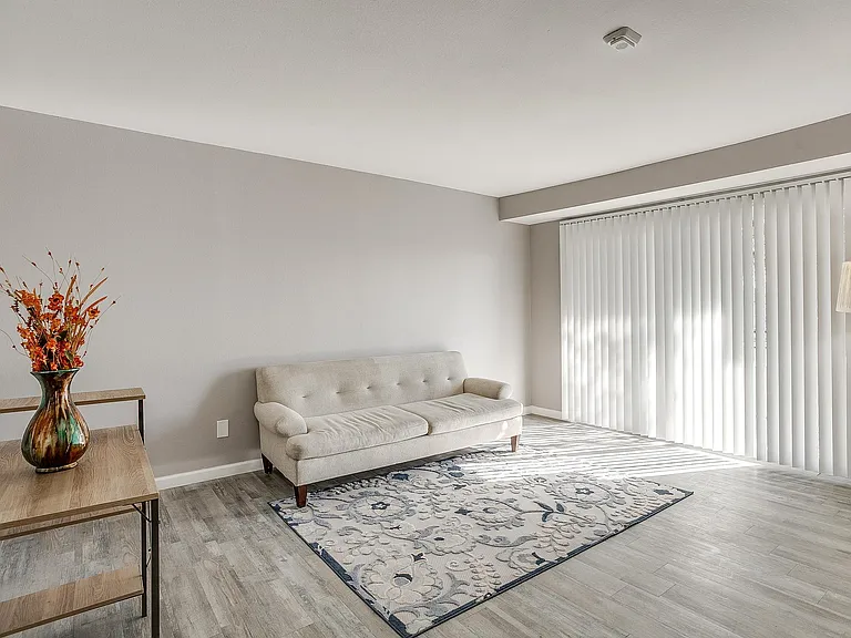Vista Buena Apartments — Photo 2
