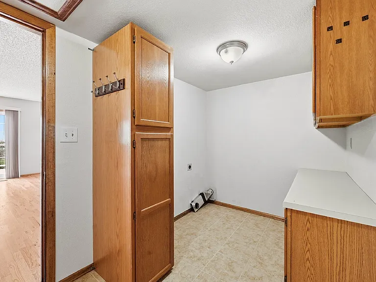 110 Mobray Ct — Photo 19