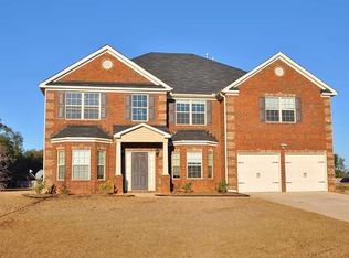 8 Landings Dr W, Fort Mitchell, AL 36856
