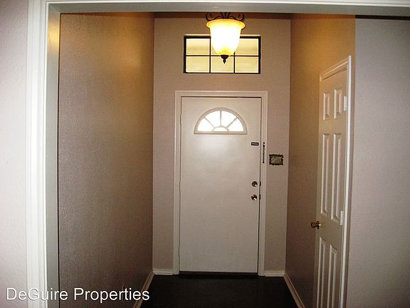 5th image of 6852 Rolling Ridge Dr