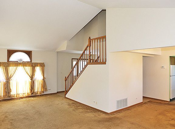 4th image of 1758 Hampshire Dr