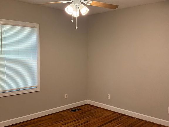 4th image of 803 Circle Vw