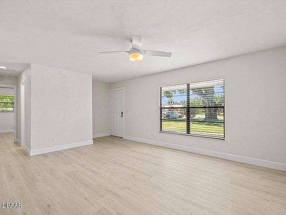 3rd image of 215 Leisure Cir