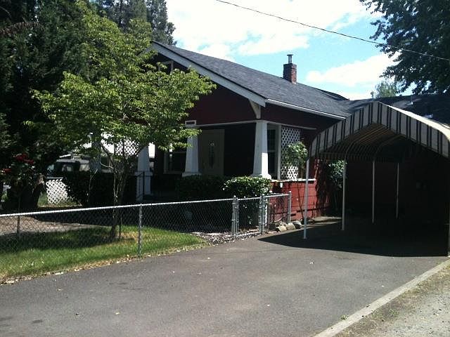 1st image of 1028 1/2 E 11th St
