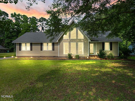 2nd image of 2203 Dogwood Lane