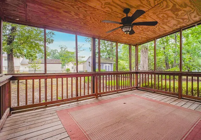 408 Deerwood Dr — Photo 12