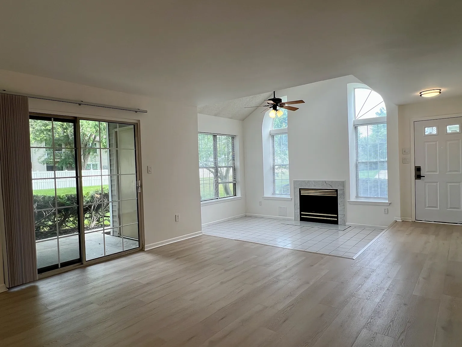 2 bed, 1243 sqft, $2,200 — Photo 3