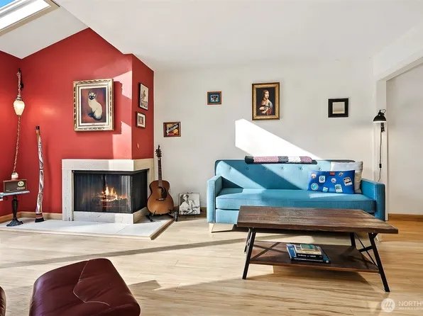 13730 15th Avenue NE #F105, Seattle, WA 98125