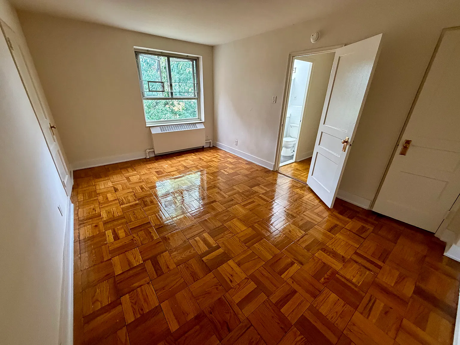 71st Cres, Fresh Meadows — Photo 4