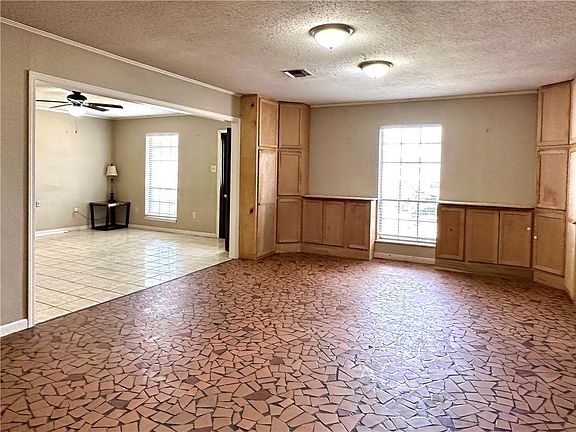 3rd image of 1525 Orchid Dr