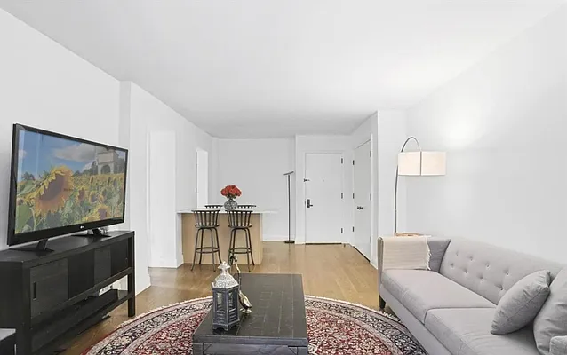 Rented by Vertical Real Estate LLC | media 10