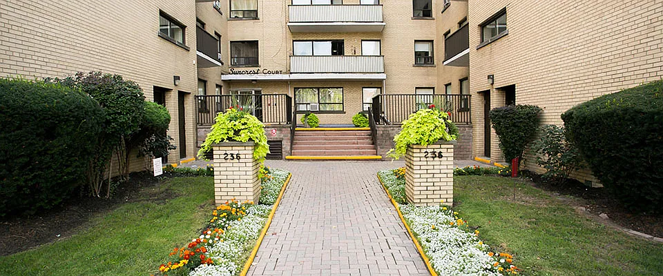 Suncrest Court — Photo 4