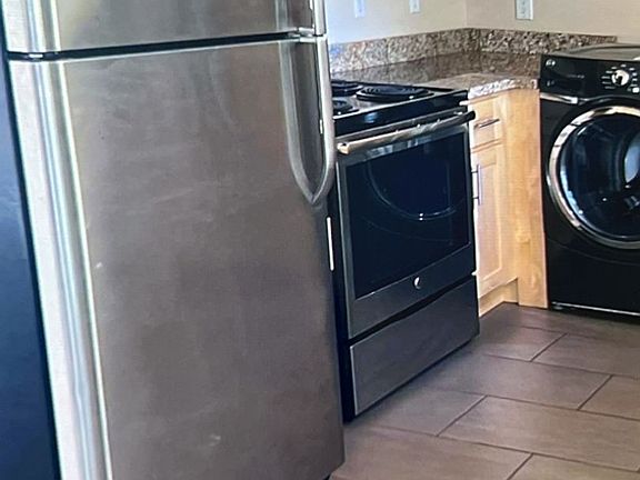 4th image of 412-418 E 9th St #416