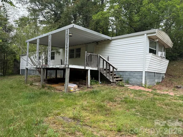 45 Overbrook Dr, Saluda, NC 28773