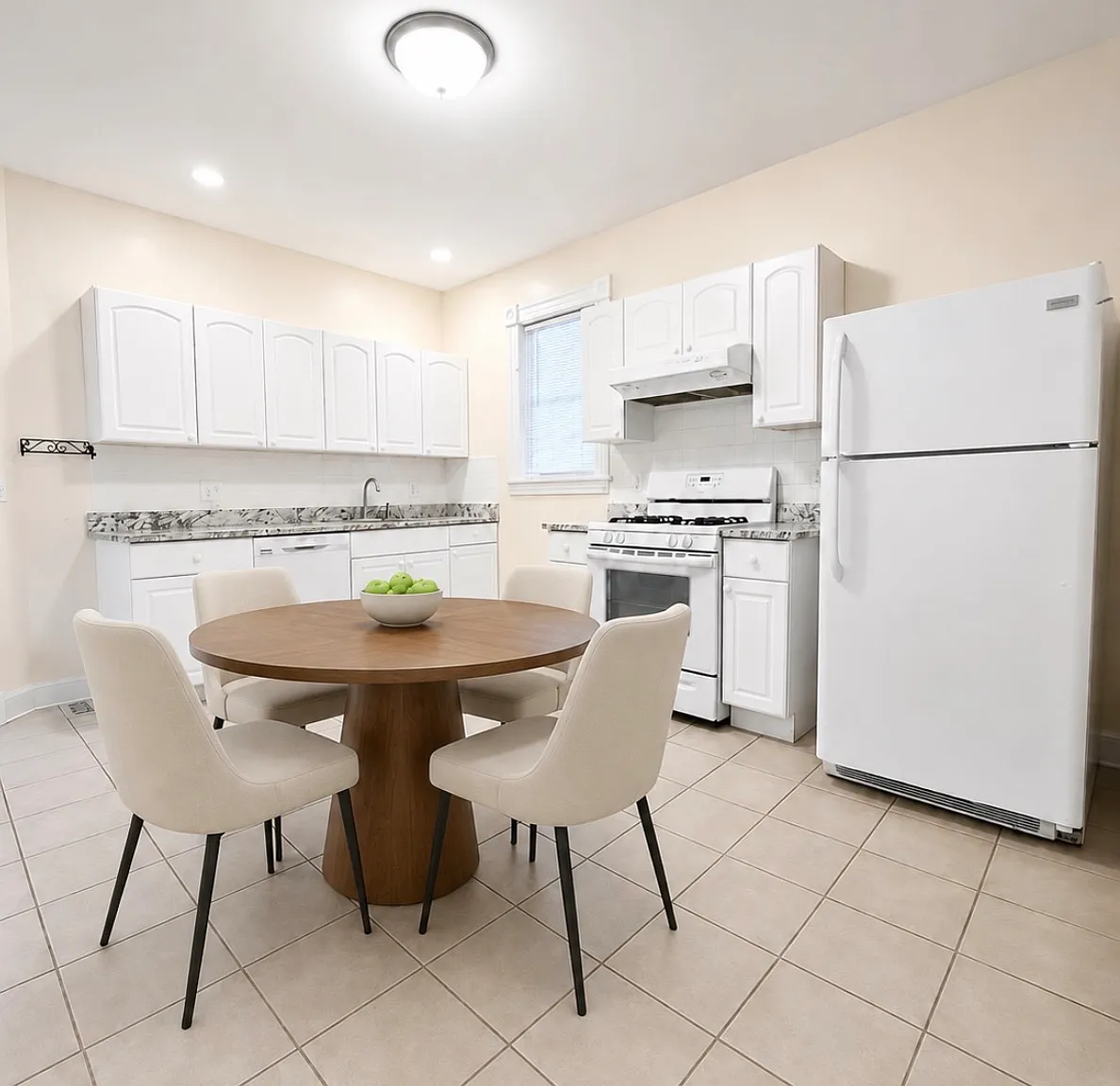3 bed, 1300 sqft, $2,800 — Photo 1