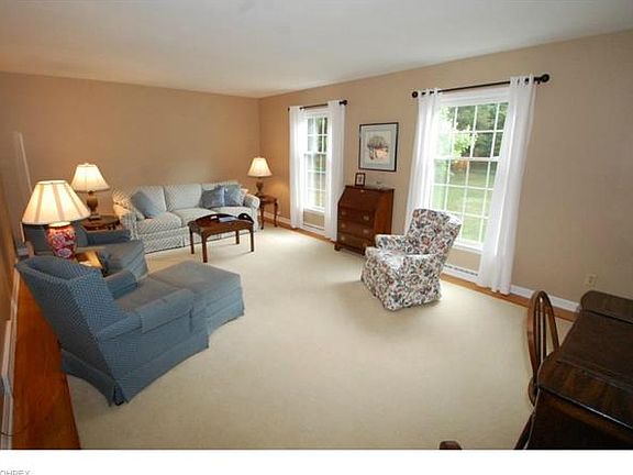4th image of 82 Keswick Dr