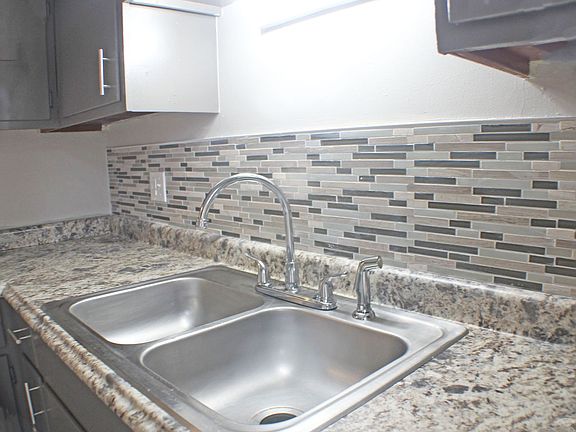 4th image of 2208-2210 Woodlawn Ave
