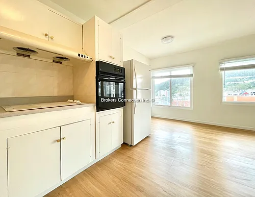 1649 12th Ave #8 Photo 1