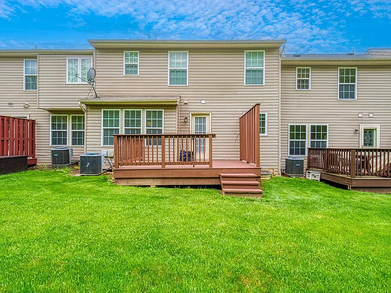 138 Broadstone Dr — Photo 22