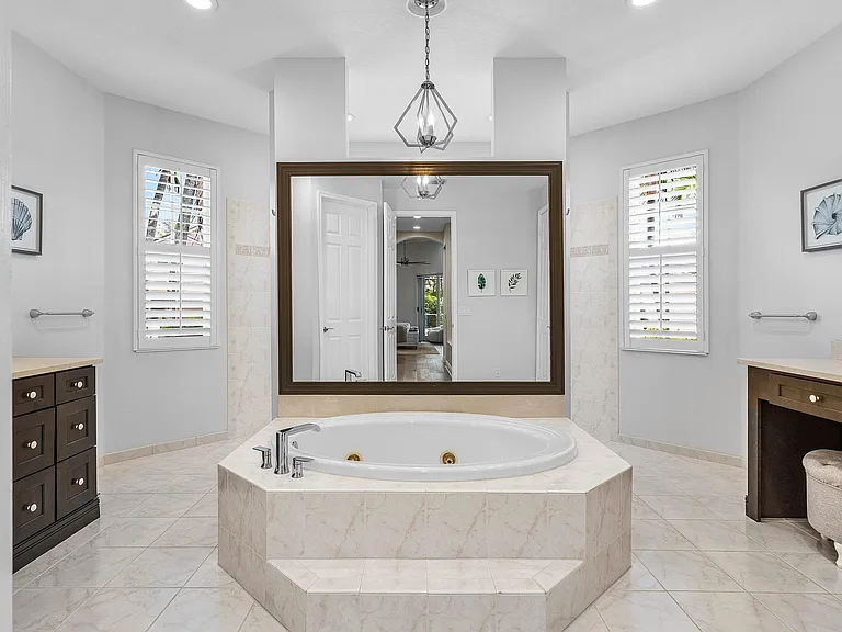 4675 Manderly Dr — Photo 14
