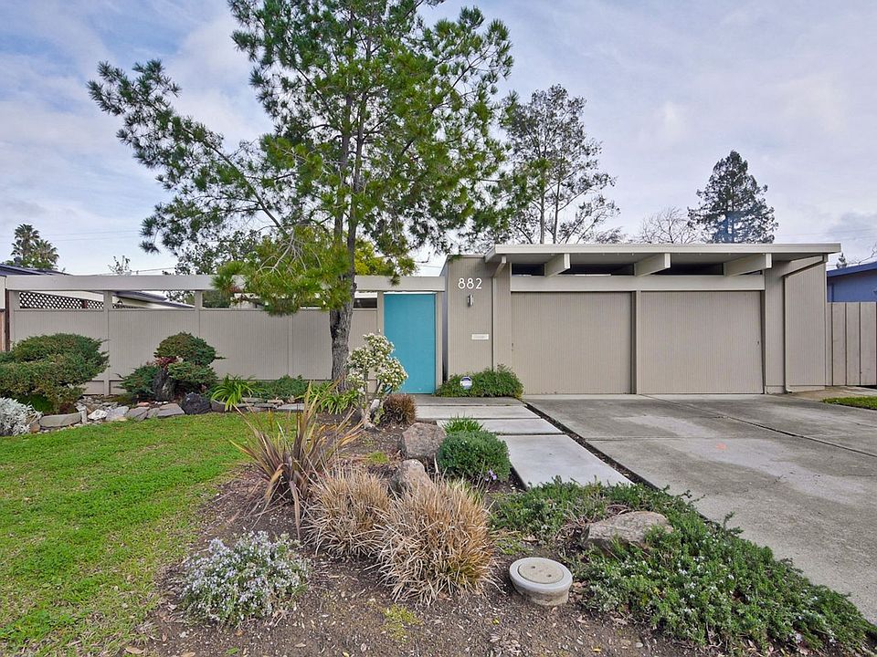 1st image of 882 Brookgrove Ln