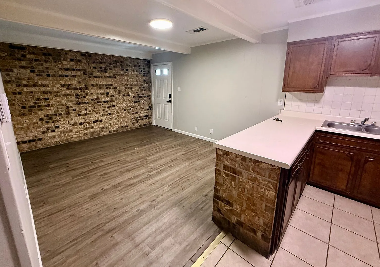 203 North Rogers — Photo 3