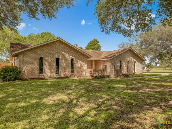 201 Sandra St, Inez, TX 77968