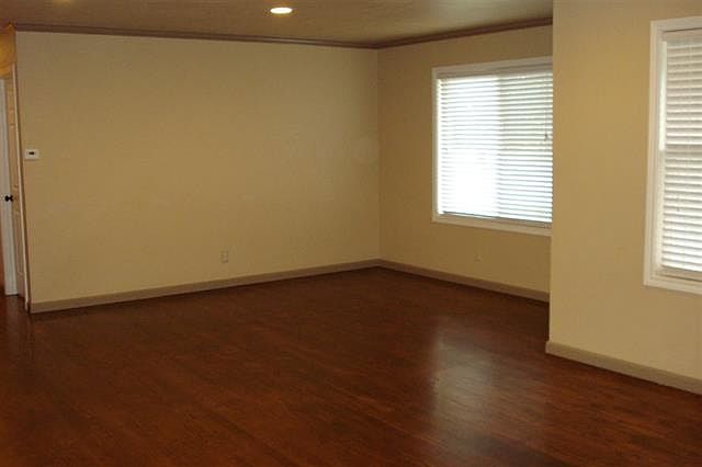 2nd image of 106 N 9th St