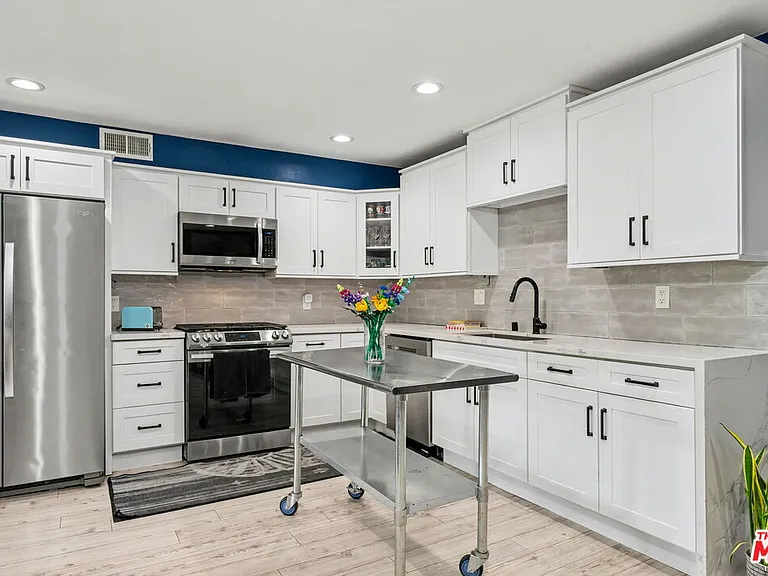 2700 Cahuenga Blvd #1203 — Photo 15