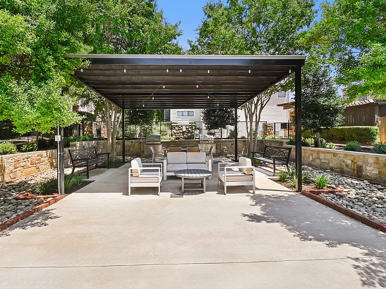 Outdoor Grills & Seating at Arbor Hills Pool
