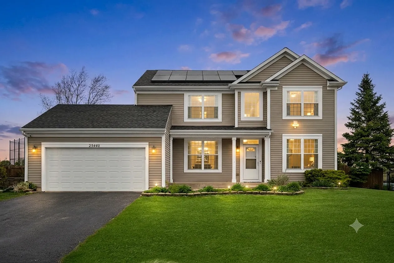 4 bed, 2.5 bath, 2501 sqft, $3,800 — Photo 3