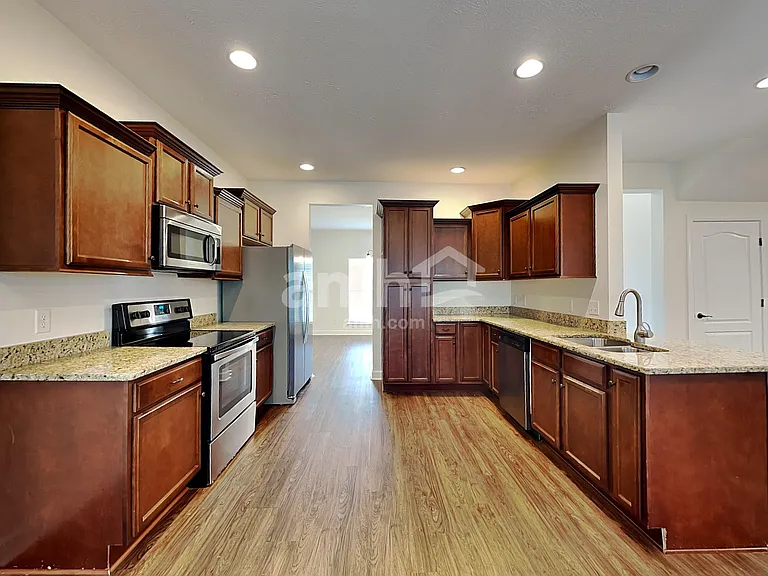 6457 Sunnywood Dr — Photo 3