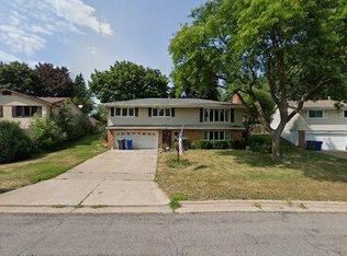 1971 N Park Dr, Saint Paul, MN 55119