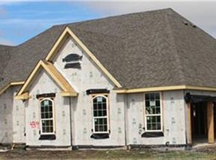 4319 Clearwater Dr, Mont Belvieu, TX 77523