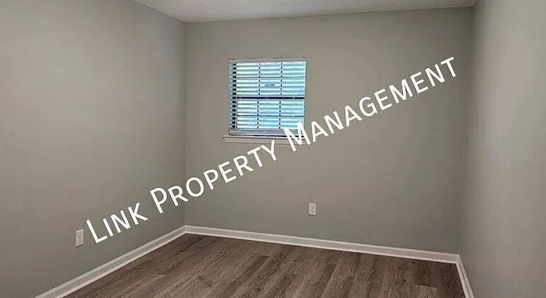 900 Peppermill Rd #900A — Photo 14