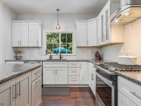 5th image of 11 Ridge Pl