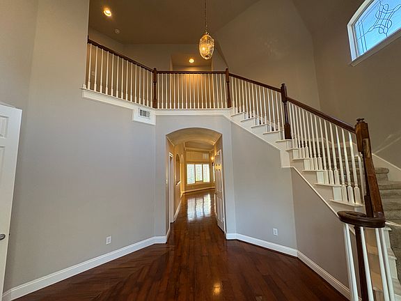 4th image of 5650 Travis Dr