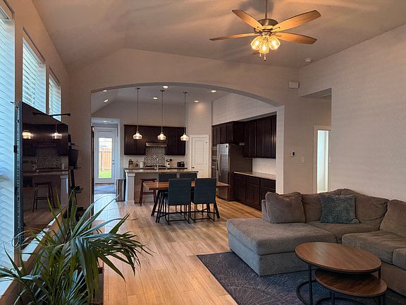 3rd image of 5023 Chestnut Orchard Dr