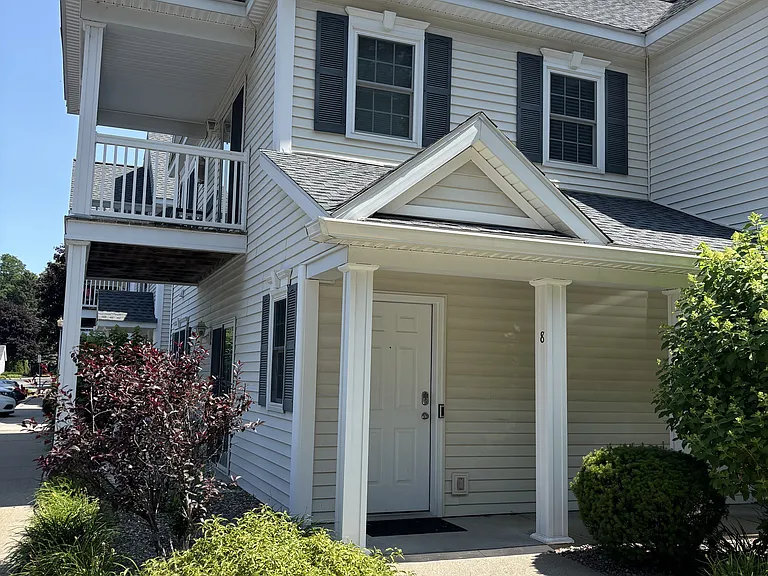 14 Ellis Ave #8 — Photo 2