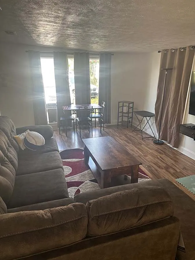 3 bed, 1376 sqft, $1,700 — Photo 4