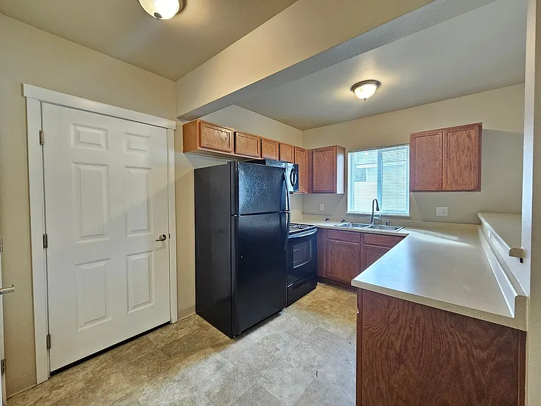 5205-5207 E Upriver Dr — Photo 9