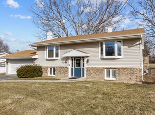6174 Lockwood Dr, Rockford, IL