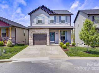 689 Cardwell Ln, Fletcher, NC 28732