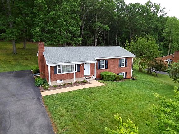 3rd image of 1207 W Hill Dr