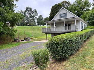 1103 Hoffman Dr, Oakdale, PA 15071