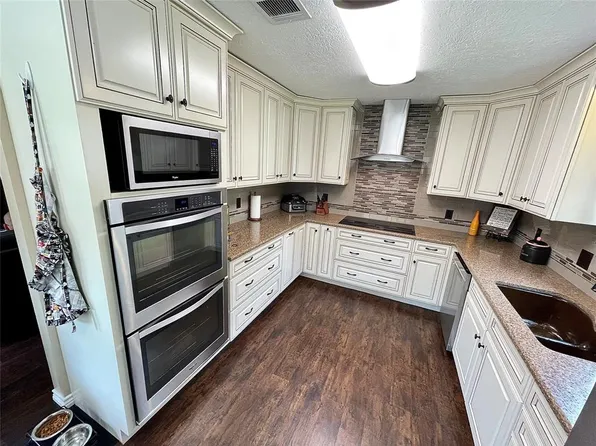3113 Founders Green Circle, Pearland, TX 77581