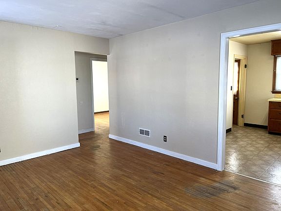 3rd image of 714 Tilden St