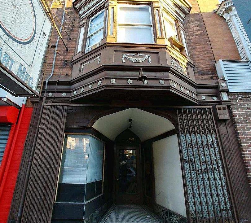 1st image of 2844 Kensington Ave