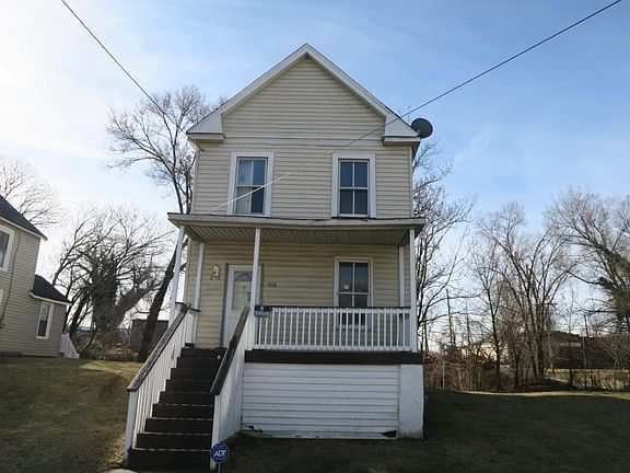 2nd image of 828 Centre Ave NW